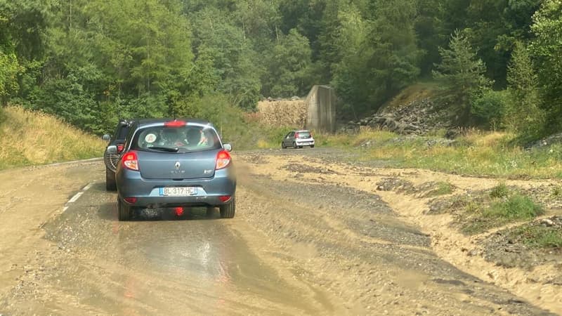 Plusieurs coulées de boue ont eu lieu sur la M97. 