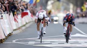 Benoît Cosnefroy et Michal Kwiatkowski.