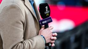 Le micro de beIN Sports, diffuseur d'un match de Ligue 1 lors du match Monaco-Lyon (2-0), le 10 mai 2025