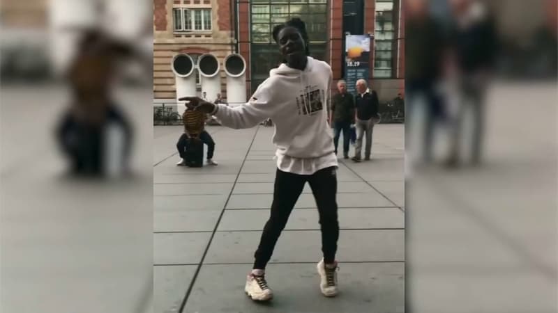 Salif Gueye, jeune danseur de rue a conquis les Etats-Unis avec son moonwalk à Paris.
