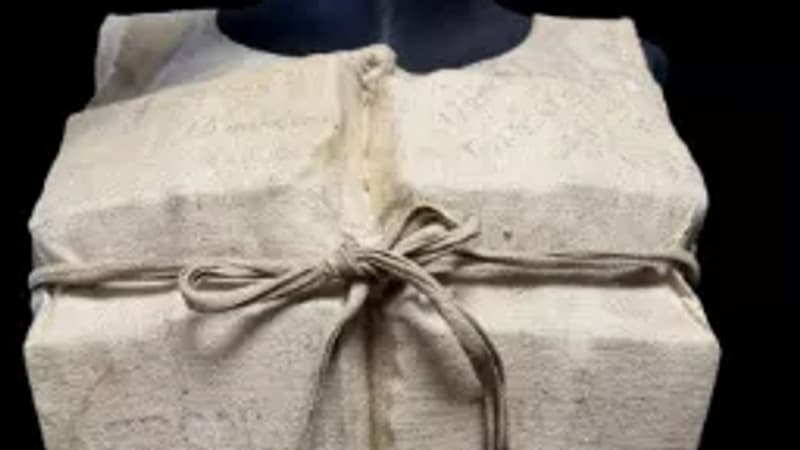 "Des prix records": le gilet de sauvetage d'un survivant du Titanic vendu pour plus de 900.000 dollars dans une vente aux enchères