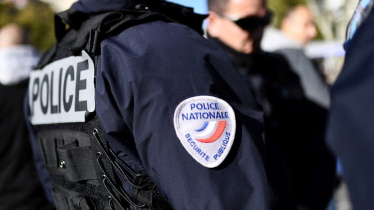 Marseille un policier de 19 ans se suicide dans un commissariat