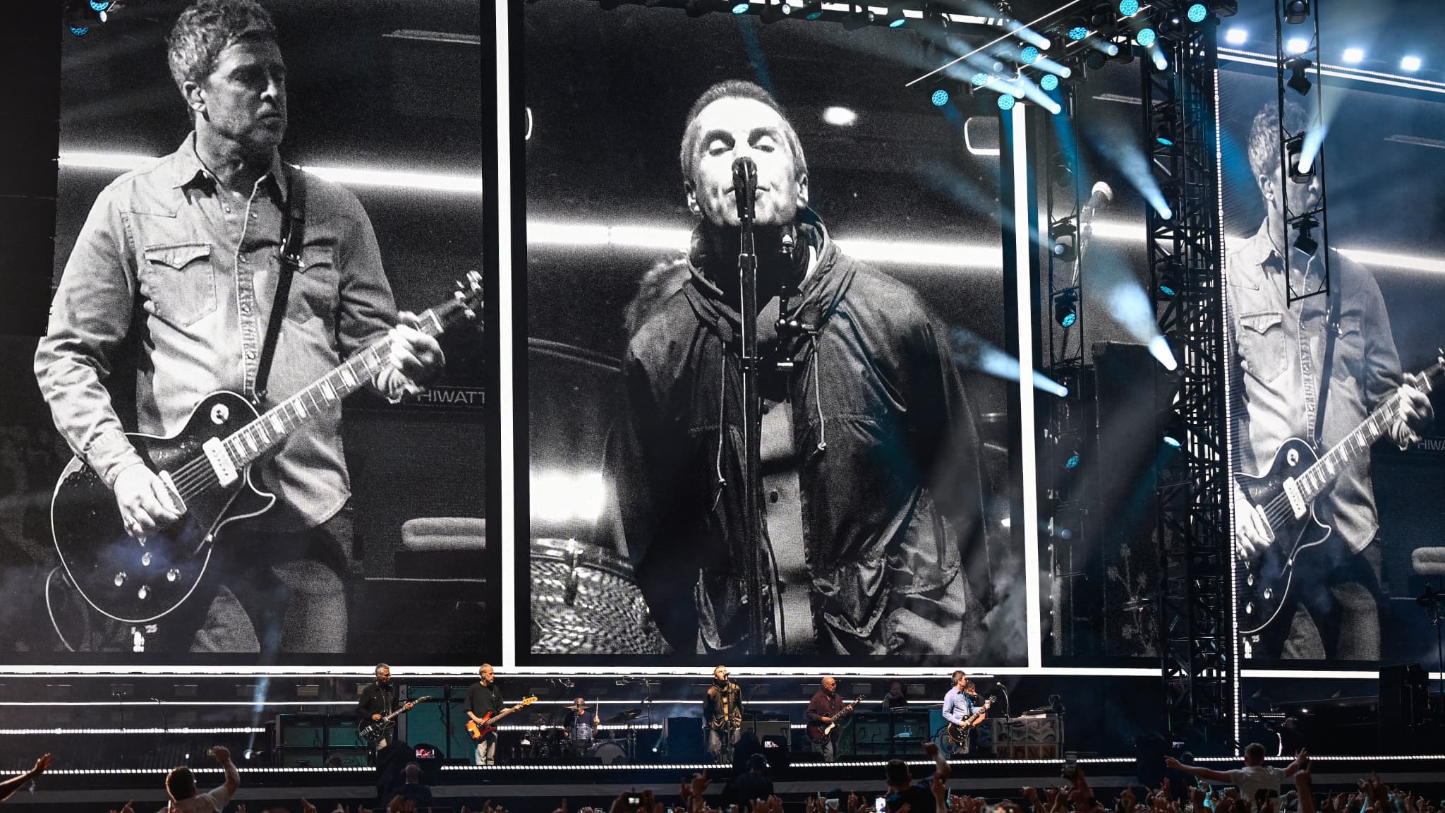 OASIS OFFRE AUX FANS UNE VERSION LIVE DE "WONDERWALL" ENREGISTRÉE À DUBLIN