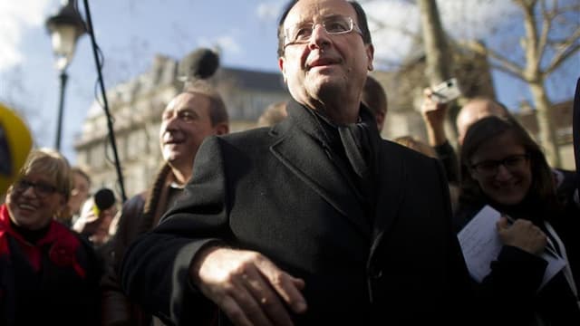 François Hollande a répliqué lundi aux attaques de Nicolas Sarkozy, fustigeant "l'agressivité" du président rebaptisé "candidat des conseils d'administration" après la polémique sur une possible nomination de Jean-Louis Borloo chez Veolia. /Photo prise le
