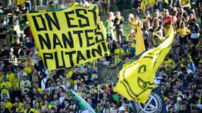 Des supporters nantais lors de la réception de Toulouse, le 27 avril 2025.