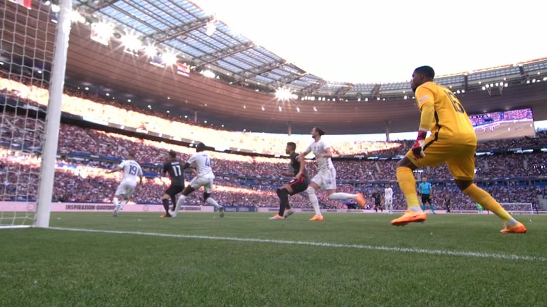 La faute de Konaté sur Budimir lors de France-Croatie La faute de Konaté sur Budimir lors de France-Croatie