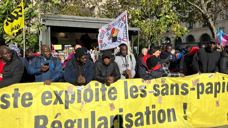 Des sans-papier manifestent devant le Sénat