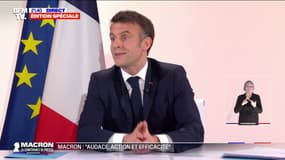 Emmanuel Macron juge que faire évoluer le coût de la franchise sur les boîtes de médicaments de 50 centimes à un euro est "une bonne mesure"