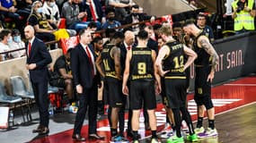 Monaco et son coach en Euroleague, en mars 2022
