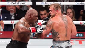 Mike Tyson a été battu à l'unanimité des juges par le Youtubeur controversé Jake Paul la nuit dernière, au Texas (Etats-Unis)