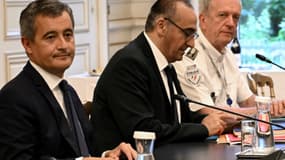 Le ministre de l'Intérieur Gérald Darmanin, le préfet de police de Paris Laurent Nuñez et le directeur général de la police nationale Frédéric Veaux, lors d'une réunion à hôtel de Beauvau, le 27 juillet 2023 à Paris