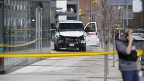 Plusieurs personnes renversées par une camionnette blanche à Toronto.