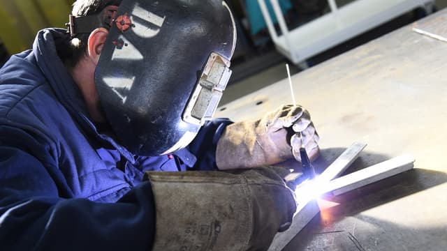 L'industrie recrute des ingénieurs et des data scientists, mais aussi des chaudronniers, des soudeurs, des techniciens de production.