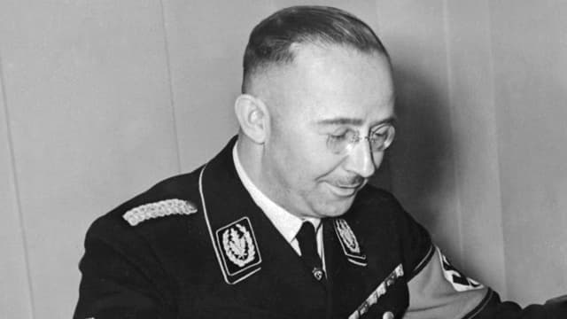 Photo d'archive datée de 1939 de Heinrich Himmler (1900-1945), qui réorganisa la SS (Section spéciale) à partir de 1929 sur la base de la sélection raciale.