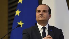 Pour David Rachline, Dupont-Aignan "prend tous les déçus" du Rassemblement national.