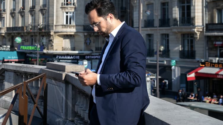 Dans une note parlementaire, Mounir Mahjoubi a esquissé trois pistes liées au "tracking" des données mobiles.