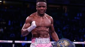 Kevin Lele Sadjo après sa victoire sur Jack Cullen pour le titre européen EBU des super-moyens à Manchester en décembre 2021