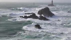 Finistère : vents et vagues-submersion à Plogoff - Témoins BFMTV