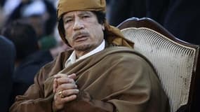 Le dirigeant libyen, Mouammar Kadhafi, au pouvoir depuis 40 ans, fait face à un mouvement de contestation sans précédent dans l'est du pays qui a d'ores et déjà fait plus de quarante morts et plusieurs blessés. /Photo prise le 13 février 2011/REUTERS/Isma
