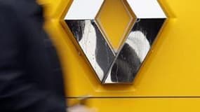 Renault a confirmé jeudi l'annulation du projet Losange visant à rassembler plusieurs opérations du constructeur en région parisienne au sein du Technocentre de Guyancourt, dans les Yvelines. /Photo d'archives/REUTERS/Régis Duvignau