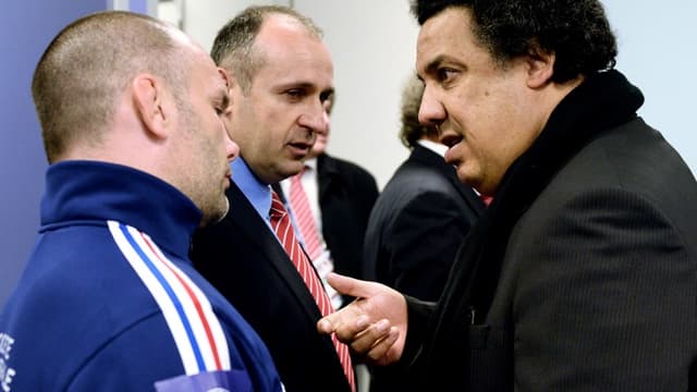 Serge Blanco en discussion avec Philippe Saint-André et Yannick Bru