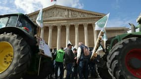 Manifestation d'agriculteurs devant l'Assemblée nationale à Paris le 26 mai 2025