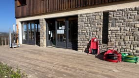 Le magasin Loup Sport de la station Grand Puy à Seyne-les-Alpes (Alpes-de-Haute-Provence).