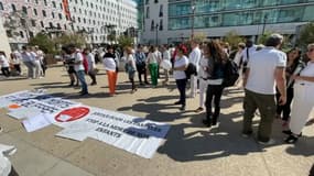 Des participants à une marche blanche en hommage à un adolescent tué lors d'une fusillade à Marseille (Illustration). 