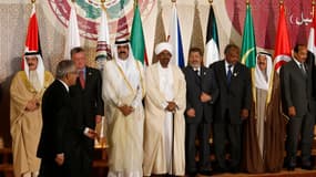 Photo de groupe lors du sommet de la Ligue arabe, à Doha. Les pays de la Ligue arabe se sont mis d'accord sur le droit de chacun d'entre eux à armer les rebelles syriens cherchant à renverser Bachar al Assad, selon le projet de communiqué consulté par Reu