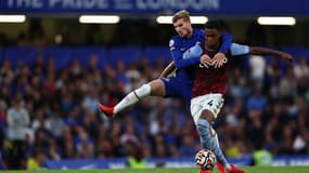 Timo Werner, au duel avec Ezri Konsa