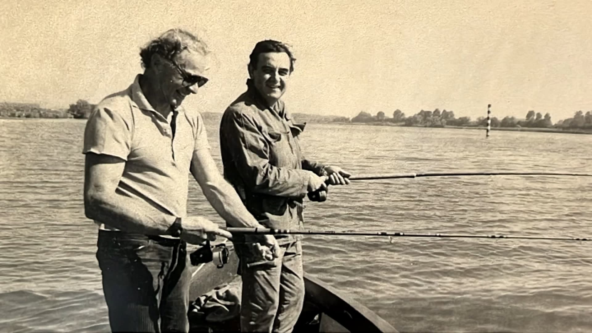 Paul Geoffray et Bernard Pivot à la pêche. Paul Geoffray et Bernard Pivot à la pêche.