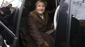 Marine Le Pen a annoncé qu'elle disposait pour l'instant de 452 parrainages définitifs d'élus sur les 500 requis pour pouvoir concourir à la présidentielle et a avancé l'hypothèse de son absence au scrutin. Elle a expliqué qu'elle pensait jusqu'à l'envoi