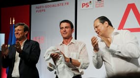 De gauche à droite: le sénateur socialiste David Assouline, Manuel Valls et Jean-Christophe Cambadelis à l'université d'été du PS le 30 août 2015 à La Rochelle.