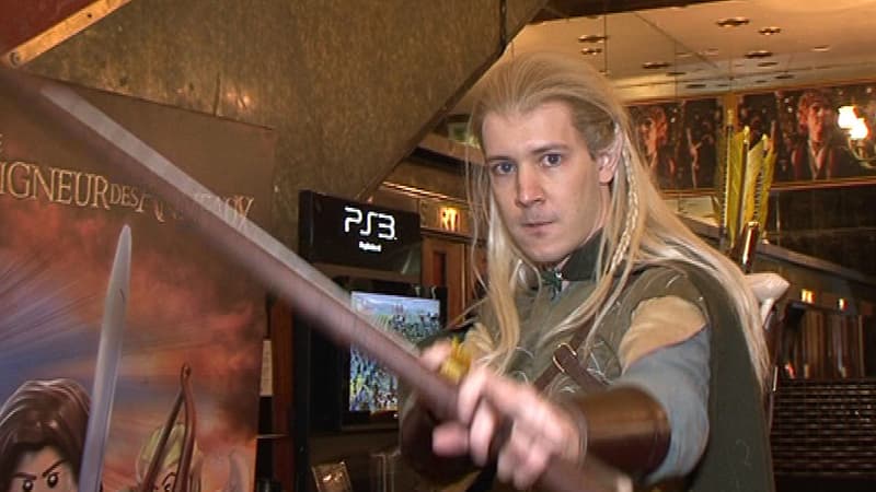 Un fan de la saga déguisé en Legolas.