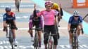Alison Jackson remporte Paris-Roubaix 2023.