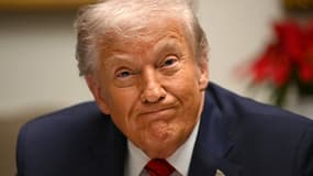 Le président américain Donald Trump réagit lors d'une table ronde dans la salle Roosevelt de la Maison Blanche à Washington, DC, le 10 décembre 2025.