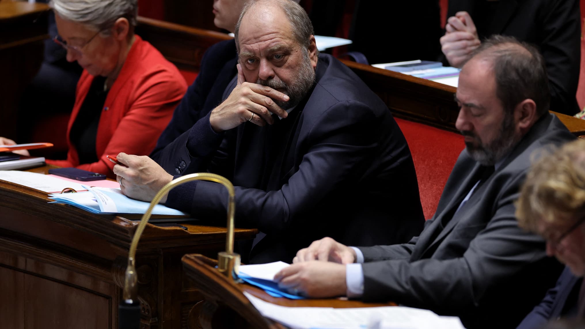 "Un homme d'honneur", "entier"... Après ses bras d'honneur, le