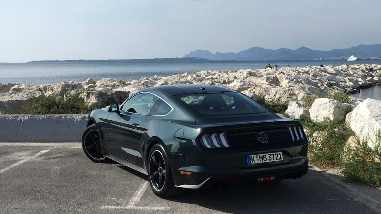 La Mustang Bullitt ait aussi proposée en noir. Pas sûr que Steve McQueen ait apprécié.