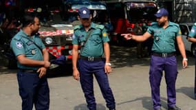 Des policiers bangladais, le 5 mai 2016 à Dacca. (Photo d'illustration) 