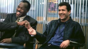 Danny Glover et Mel Gibson dans "L'arme fatale 4", en 1998 