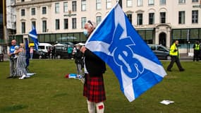 Un manifestant pro-indépendance de l'Écosse à Glasgow, le 1er mai 2021.