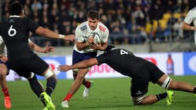 Le Français Esteban Abadie plaqué face à la Nouvelle-Zélande le 12 juillet 2025 à Wellington