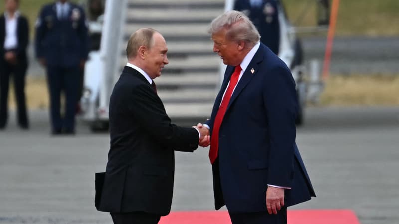 Rencontre Trump-Poutine en Alaska: l'image de la poignée de main historique entre les présidents américain et russe