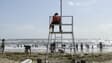 Un sauveteur en mer surveillant une plage de Talmont-Saint-Hilaire (Vendée) le 15 juillet 2023.