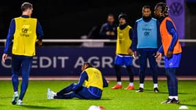 Christopher Nkunku à terre lors d'un entraînement des Bleus