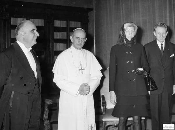 Georges Pompidou alors Premier ministre, Paul VI et Claude Pompidou à Matignon le 4 juin 1967