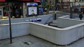 Les garde-corps en béton de la station La Fourche, sur la ligne 13 du métro
