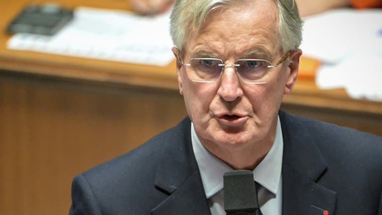 Le Premier ministre français Michel Barnier assiste à une séance de questions au gouvernement à l'Assemblée nationale, à Paris, le 26 novembre 2024