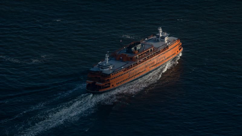 Le fameux ferry orange "John F. Kennedy" de la liaison Manhattan-Staten Island 