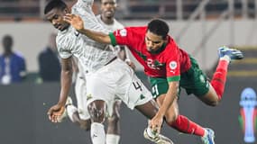 Le Sud-Africain Teboho Mokoena et le Marocain Amine Adli lors de la CAN, le 30 janvier 2024